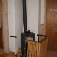 Kamin i mitten av huset